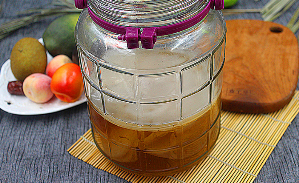 红茶菌什么时间喝最好(红茶菌的最佳饮用时间及饮用量介绍)